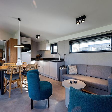 Luxury Docklodge On The Water Delfstrahuizen المظهر الخارجي الصورة